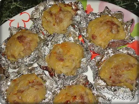 Мясные шарики в картофельно-сырной шубке (пиццамейкер Princess 115000)