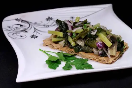 Салат с морской капустой и грибами