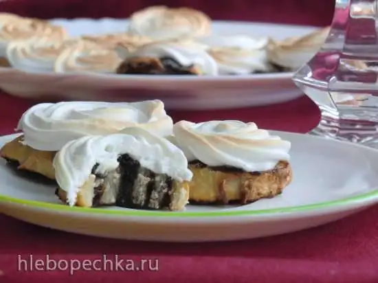 Творожные улитки с черемухой и меренгой