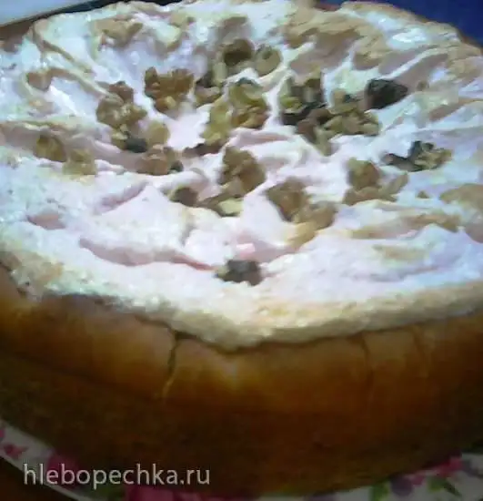 Пирог с вареньем, орехами и суфле