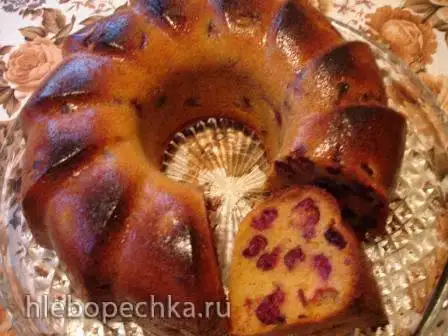 Сухарная шарлотка с вишней