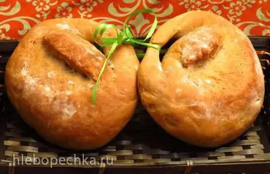 Крупчатый калач на ржаной закваске