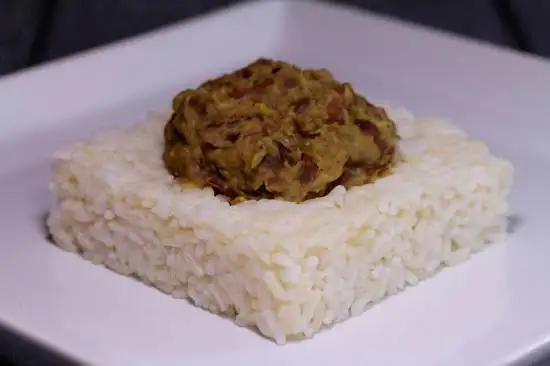 Рис с соусом из фасоли