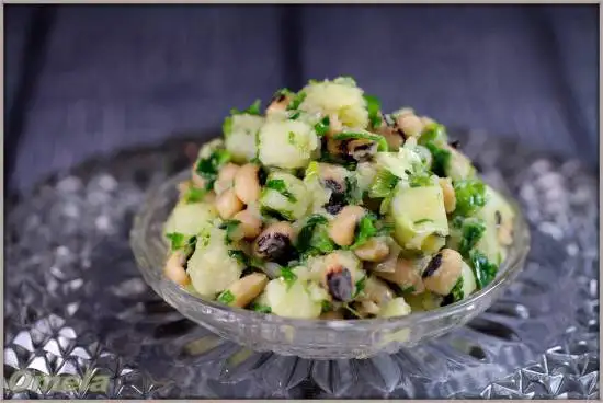Теплый салат с картофелем и фасолью