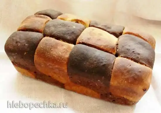 «Шахматный» хлеб с кэробом, финиками, на миндальном молочке
