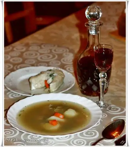 Уха из своих рыбов да с раками