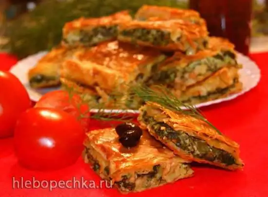 Летний пирог со шпинатом из слоеного теста (σπανακόπιτα)