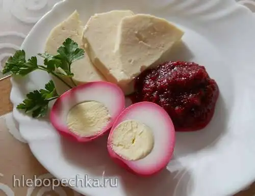 Яйца в свекольном маринаде