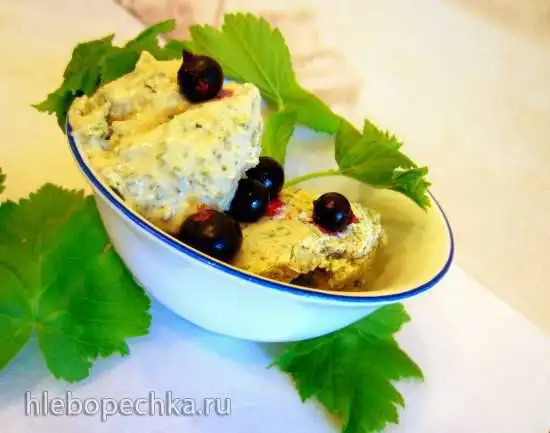 Мороженое с листьями черной смородины