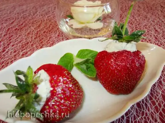 Клубника, фаршированная голубым сыром