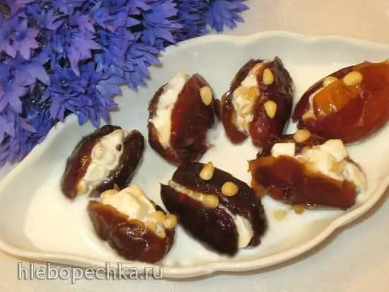 Финики с кедровыми орешками и сыром
