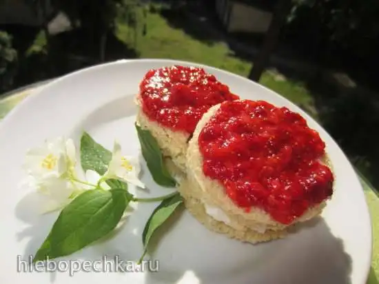 Бутерброд с кокосовым рисом и клубничным кули