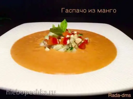 Гаспачо из помидоров, перца и манго