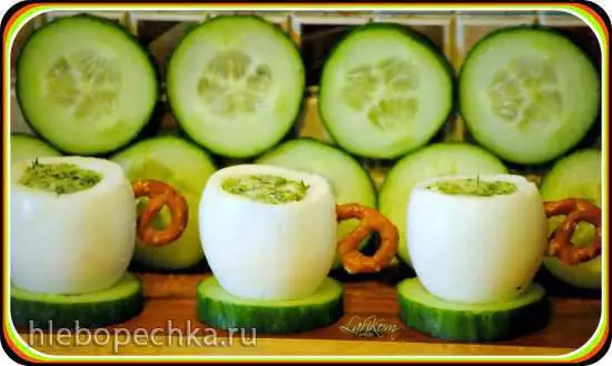 Яичные чашечки с огуречным салатом