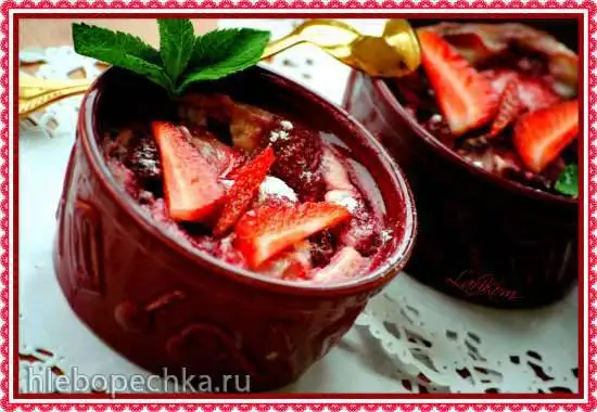 Порционный клафути с клубникой