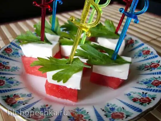 Канапе из арбуза и фетаксы