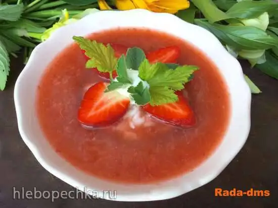 Клубнично-ревеневый холодный суп с рисом