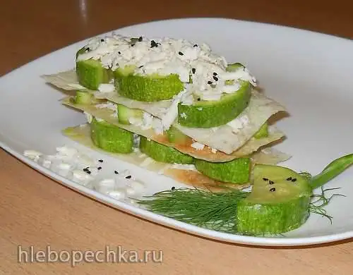 Теплый мильфей с карамелизованным кабачком и белым сыром