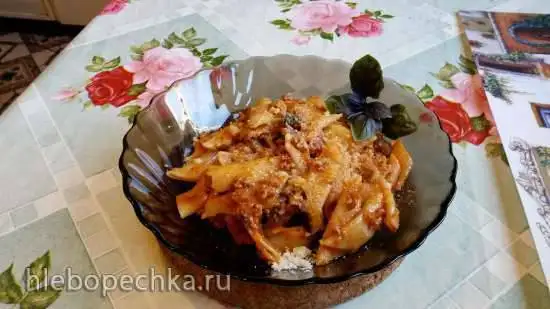 Паста с фаршем и баклажаном в мультиварке