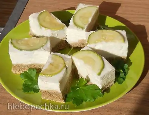 Сырный пирог с кабачками, глазированными в бульоне