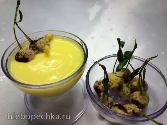 Вишня в лимонном кляре с ванильным соусом