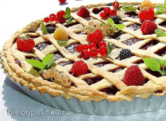 Открытый вишневый пирог