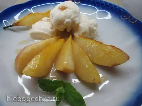 Шафрановые груши с карамельным мороженым