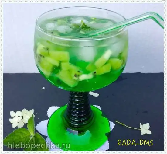 Мятно-апельсиновый коктейль FIZZ с киви