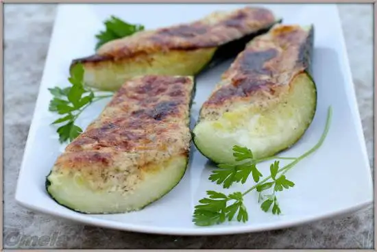 Цукини в ореховом соусе с мятой