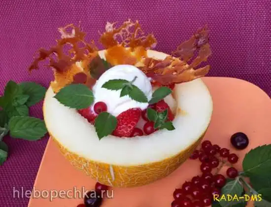 Десерт из дыни с мороженым