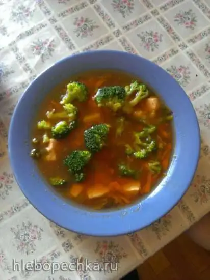 Томатный суп с брокколи и чесночными стрелками