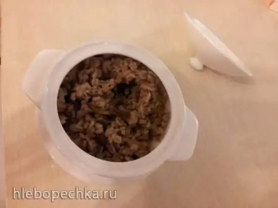 Перловка с грибами в горшочках