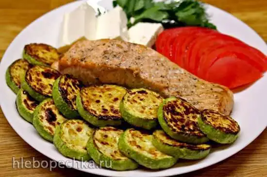 Лосось, запеченный с кабачками (пиццамейкер Princess 115000)