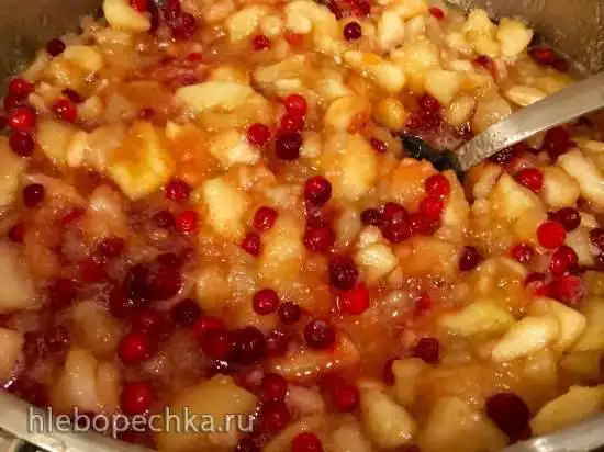 Яблочное варенье для еды и пирогов (с корицей и брусникой по желанию)