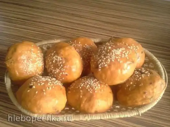 Булочки на томатном соке с вялеными помидорами (тестомес: kenwood cooking chef)