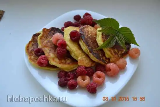 Творожные оладушки с курагой и корицей