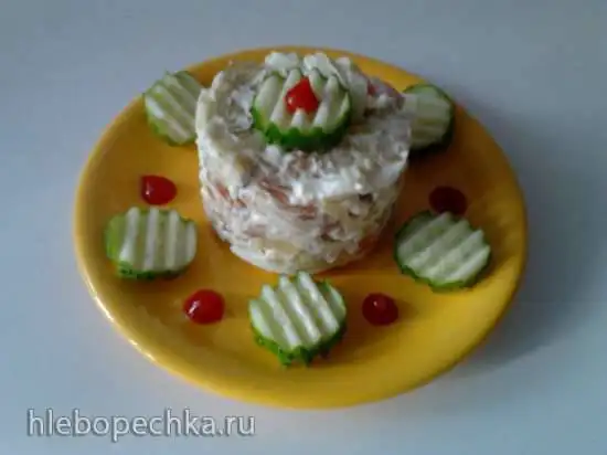 Тёплый салат с жареной картошкой