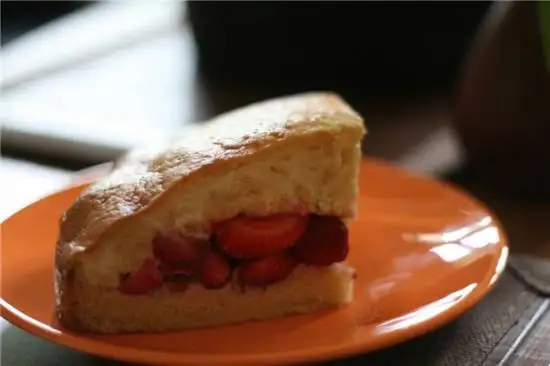 Пирог с клубникой