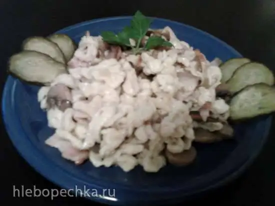Шпецле с беконом и грибами