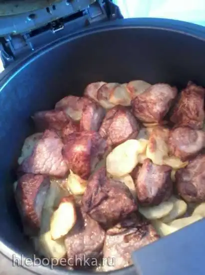 Картошка жареная под мясными лепестками