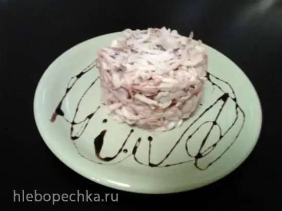 Тёплый салат с макаронами и курицей