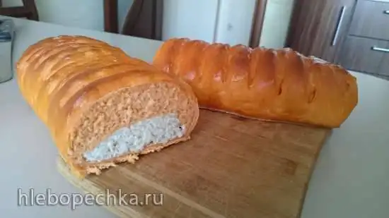 Пирог с мясом и рисом на томатном дрожжевом тесте