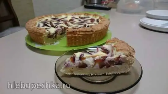 Пестрый сливовый пирог на творожном тесте