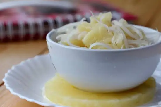 Салат с дайконом и ананасом