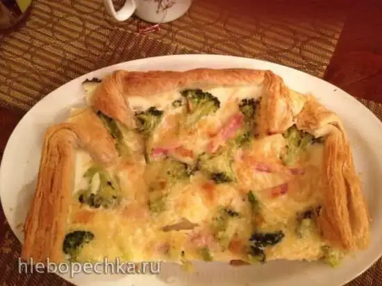 Слоеный пирог с брокколи и ветчиной