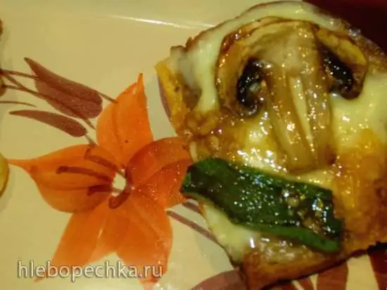 Бутерброды с шампиньонами, сыром и шалфеем в чесночной заливке (сэндвичница или контактный гриль)