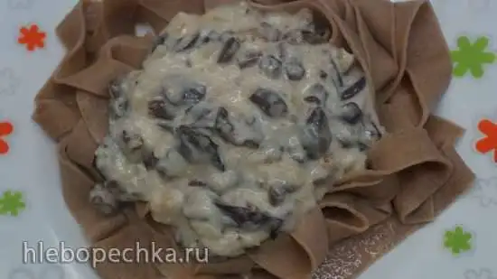 Гречневая лапша с грибным соусом