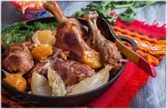 Утка, тушенная с репой