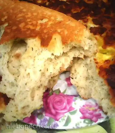 Лепёшка на огуречном рассоле с тимьяном и сыром