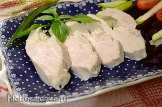 Пошированое филе индейки в молоке, с розмарином и тимьяном